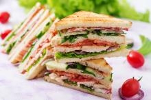 club sandwich crispy bacon